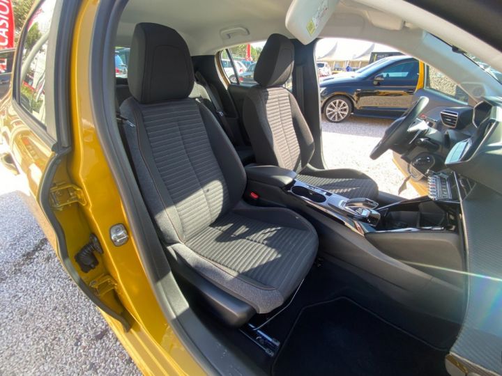 Peugeot 208 1.2 PTEC Style Jaune - 12