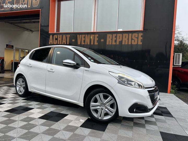 Peugeot 208 1.2 PURETECH 82CH STYLE 5P Blanc - 1