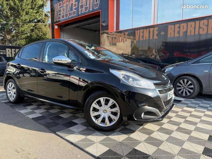 Peugeot 208 1.2 PURETECH 82CH URBAN SOUL 5P Noir - 1