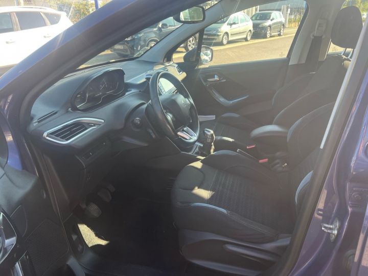 Peugeot 208 1.2 VTI 82 Allure 5P Violet - 4