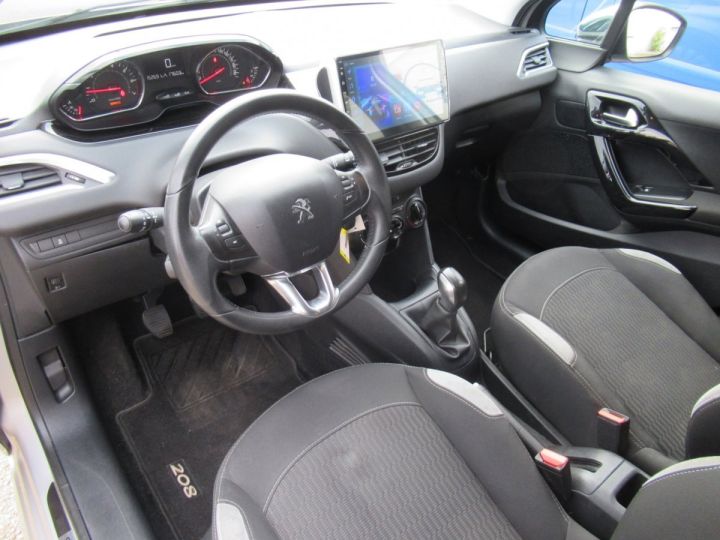 Peugeot 208 1.2 VTI STYLE 5P Gris Clair - 2