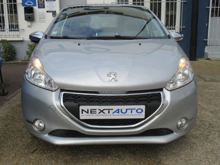 Peugeot 208 1.2 VTI STYLE 5P Gris Clair - 6