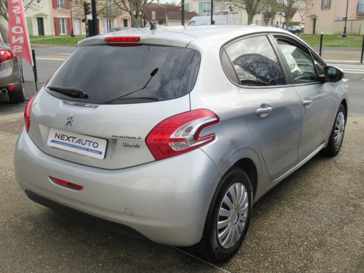 Peugeot 208 1.2 VTI STYLE 5P Gris Clair - 10