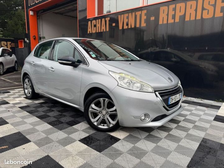 Peugeot 208 1.2 VTI URBAN SOUL 5P Gris - 1