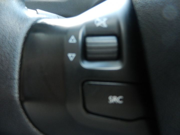 Peugeot 208 1.2i 82cv Style (Navigation Pdc Bluetooth Clim) Blanc - 18