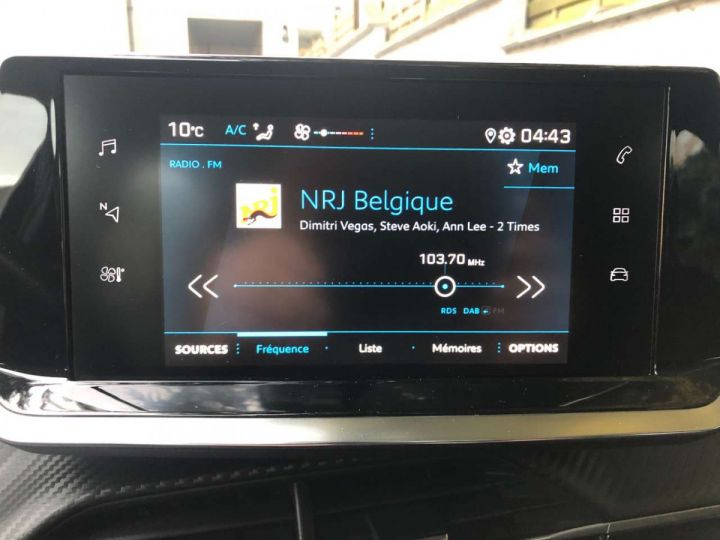 Peugeot 208 1.2i PureTech Style( clim pdc Appel CarPlay ect) Noir Métallisé - 19