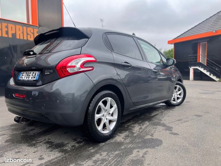 Peugeot 208 1.4 hdi 68 style 5p Gris - 5