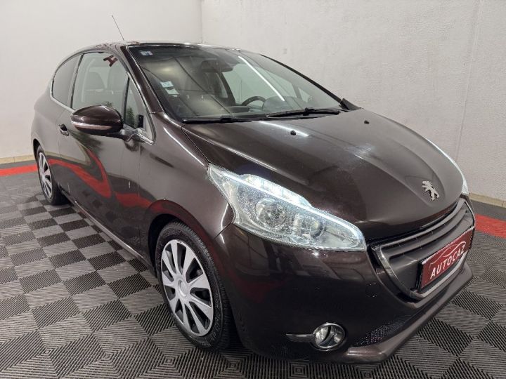 Peugeot 208 1.6 e-HDi 115ch BVM6 Allure +TOIT PANO+JBL+SIEGES CUIR+NAV Beige - 3