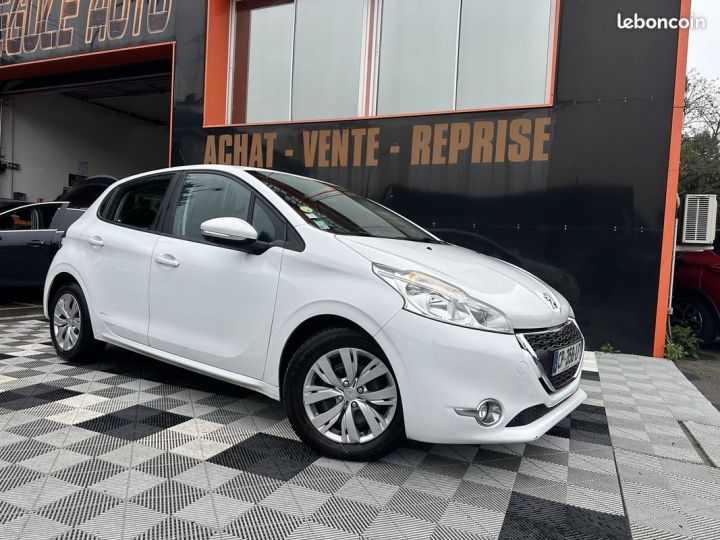 Peugeot 208 1.6 E-HDI FAP ALLURE 5P Blanc - 1