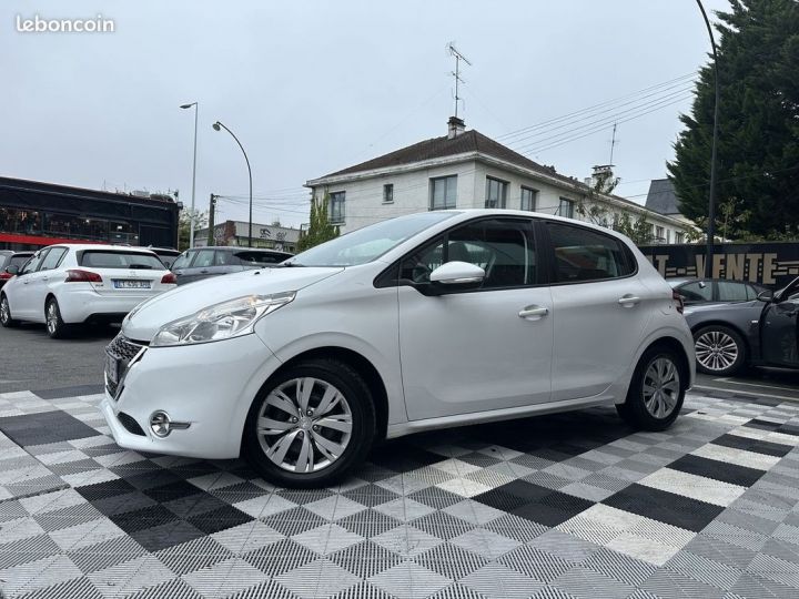 Peugeot 208 1.6 E-HDI FAP ALLURE 5P Blanc - 3