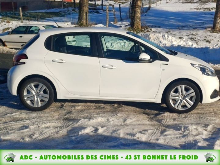 Peugeot 208 (2) 1.2 PURETECH 82 SIGNATURE 5P Blanc - 2