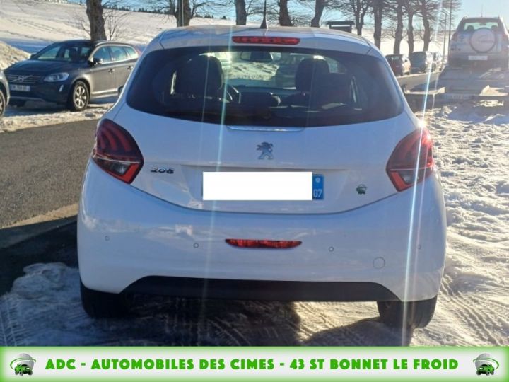 Peugeot 208 (2) 1.2 PURETECH 82 SIGNATURE 5P Blanc - 4