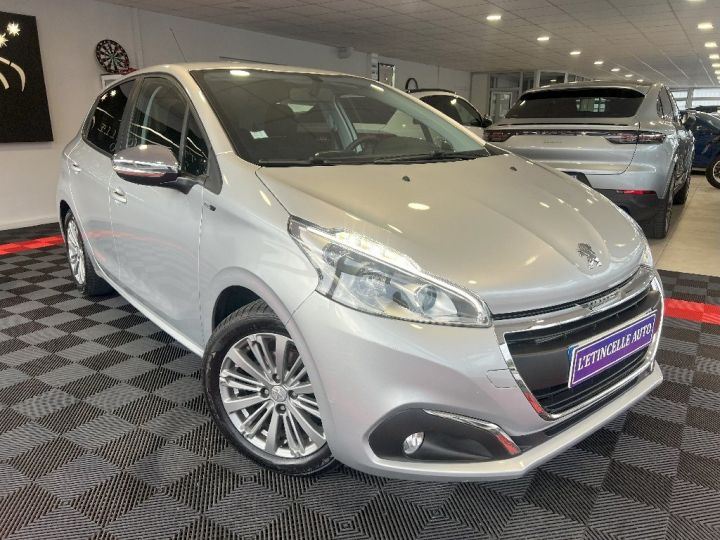 Peugeot 208 82ch BVM5 Style Grise - 4