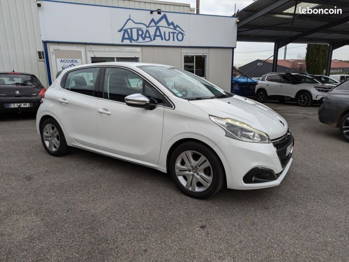 Peugeot 208 allure 1.6 hdi 100 ch, gps, radar de recul Blanc - 1