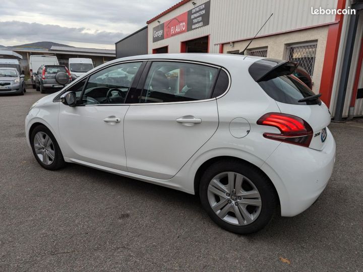 Peugeot 208 allure 1.6 hdi 100 ch, gps, radar de recul Blanc - 2