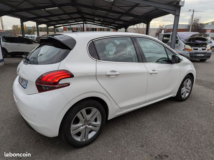 Peugeot 208 allure 1.6 hdi 100 ch, gps, radar de recul Blanc - 3