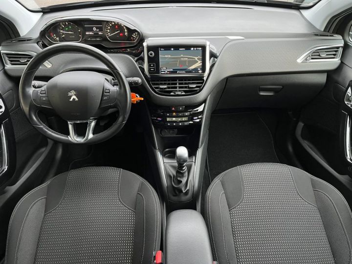 Peugeot 208 Allure 110 ch Garantie 6 ans GPS Regul Mirror Screen Clim auto 249-mois Gris - 3