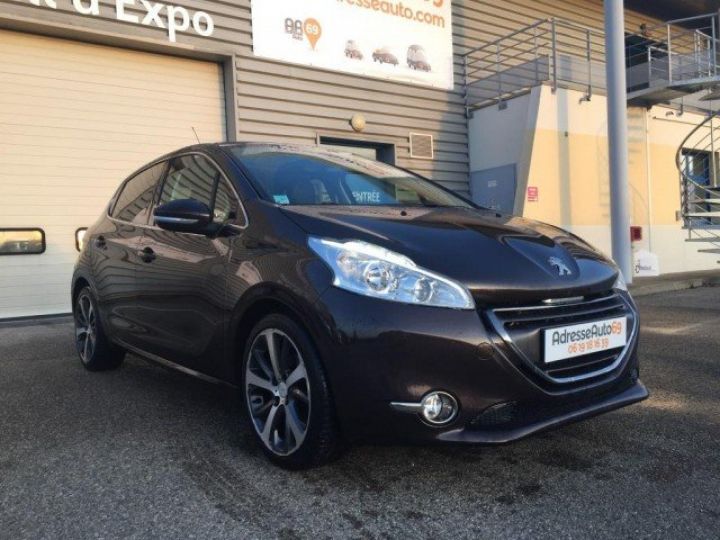 Peugeot 208 FELINE 1.6 E-HDI FAP 115CV 5P BV6     Diesel NOIR ROUGE - 1