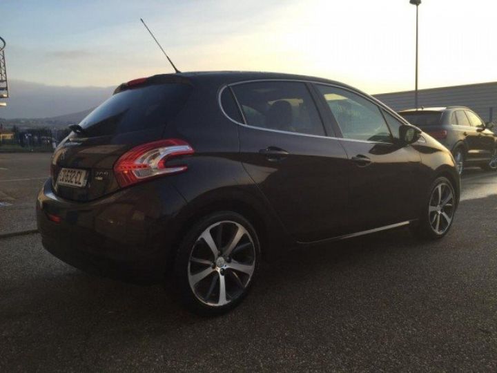 Peugeot 208 FELINE 1.6 E-HDI FAP 115CV 5P BV6     Diesel NOIR ROUGE - 21