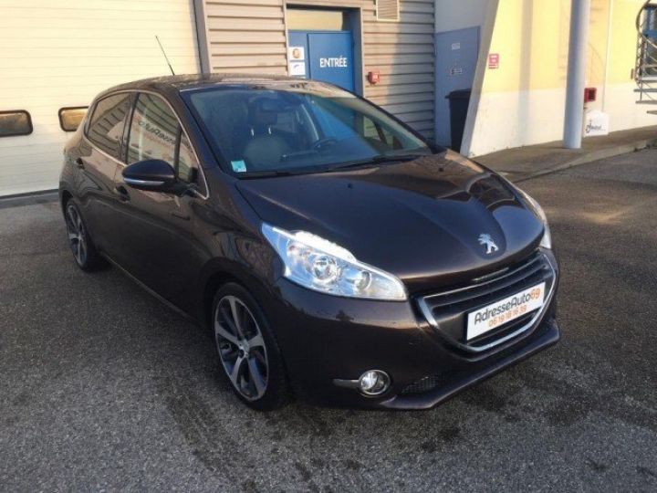 Peugeot 208 FELINE 1.6 E-HDI FAP 115CV 5P BV6     Diesel NOIR ROUGE - 23