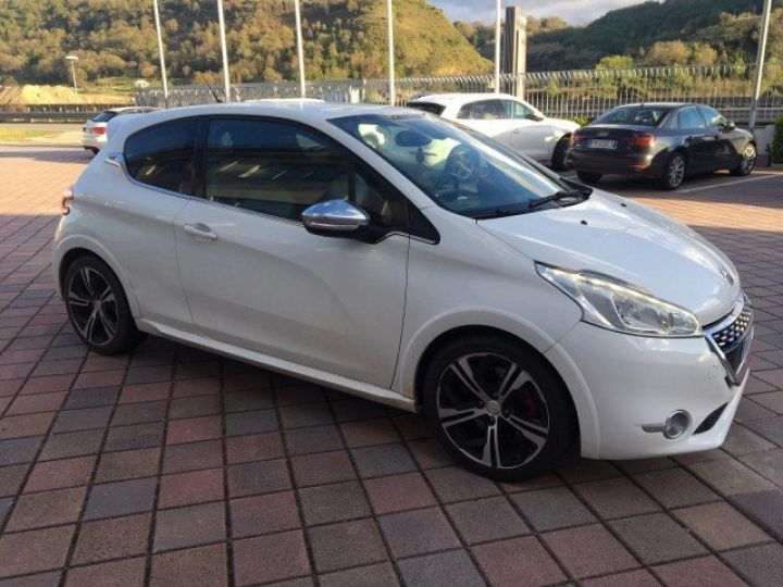 Peugeot 208 GTI 1.6 THP 200 CV 3P      Essence BLANC NACRE - 1