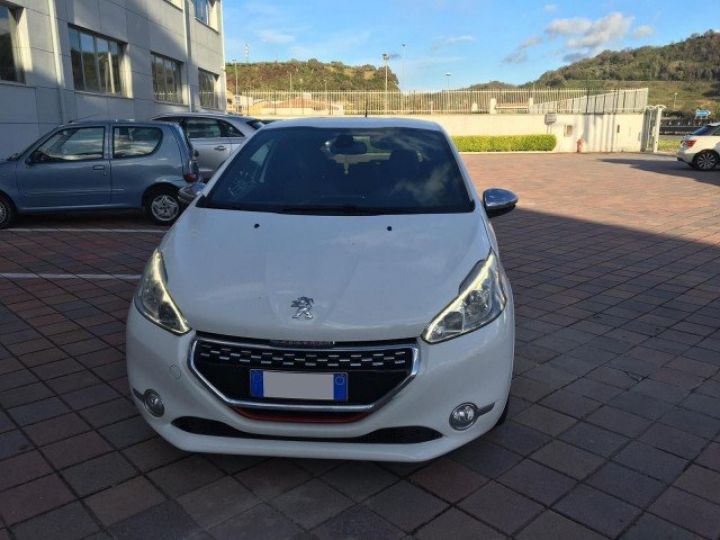 Peugeot 208 GTI 1.6 THP 200 CV 3P      Essence BLANC NACRE - 2