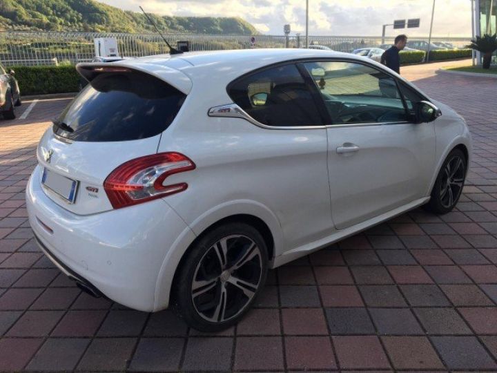 Peugeot 208 GTI 1.6 THP 200 CV 3P      Essence BLANC NACRE - 9