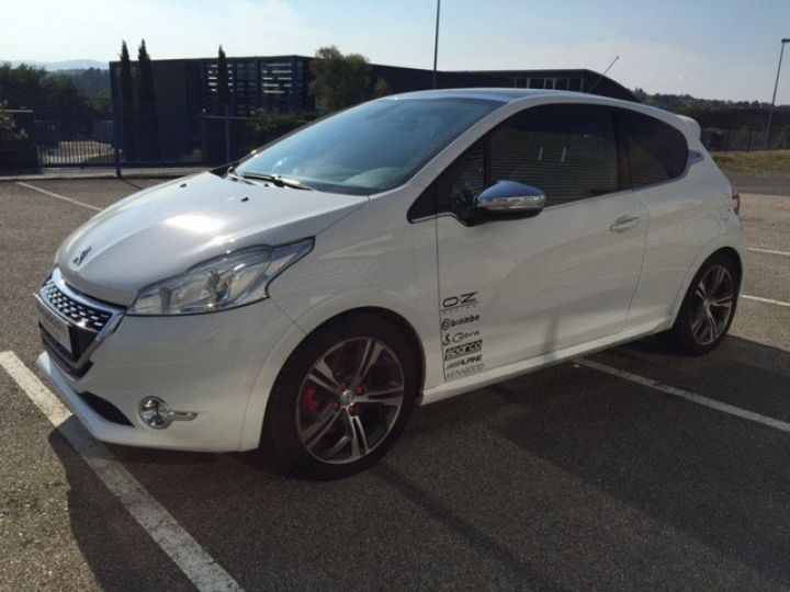 Peugeot 208 GTI 1.6 THP 200CV      Essence BLANCHE - 5