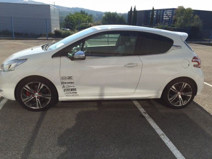 Peugeot 208 GTI 1.6 THP 200CV      Essence BLANCHE - 6