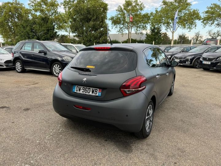 Peugeot 208 Peugeo 12 puretech 82 ch allure Noir - 5