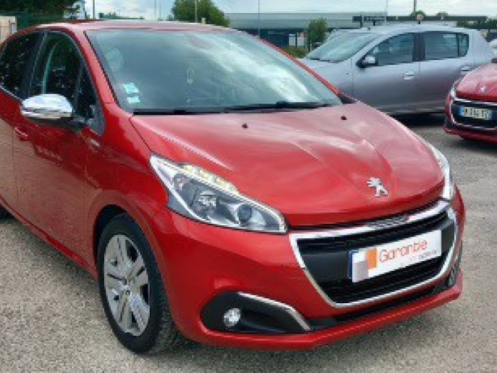 Peugeot 208 PEUGEOT 208 1.2 PURETECH 82 STYLE Rouge - 1