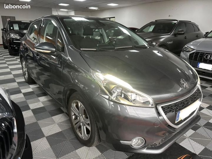 Peugeot 208 Style Gris - 2