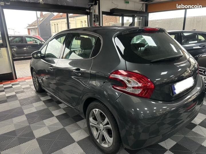 Peugeot 208 Style Gris - 3