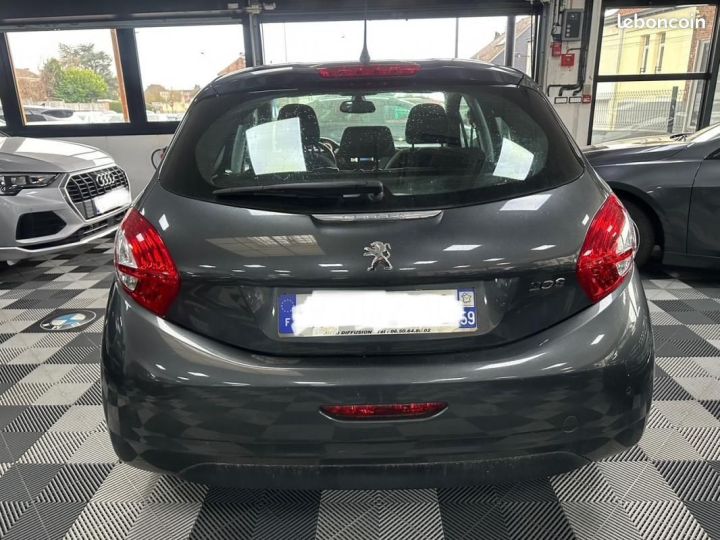 Peugeot 208 Style Gris - 4