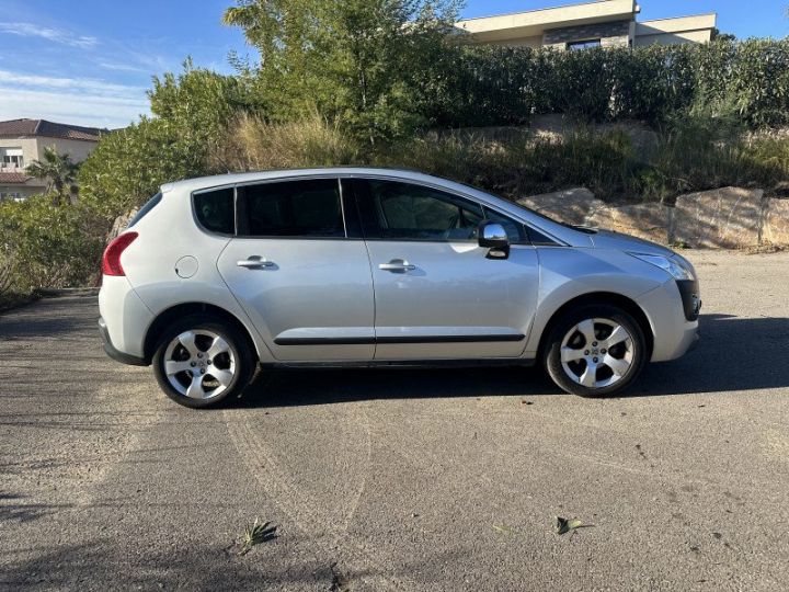 Peugeot 3008 1.6 E-HDI115 FAP ALLURE BMP6 Gris C - 4