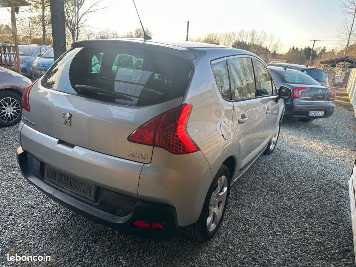 Peugeot 3008 1.6 HDi 110CH Premium Autre - 2