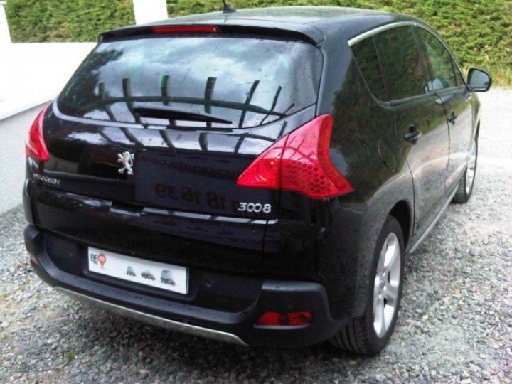 Peugeot 3008 Premium Pack 1.6 HDi 16V 110ch FAP BMP6 BLUE     Diesel NOIR PERLA - 17