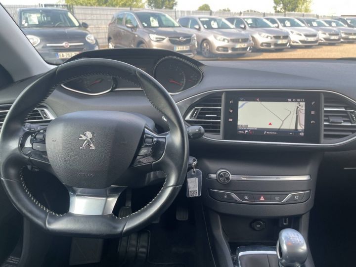 Peugeot 308 1.2 110ch Active Business 1erMain GPS CarPlay DistriNeuf TVA20% 8,250Euro H.T. GRIS - 14