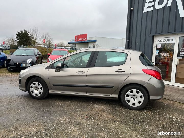 Peugeot 308 1.6 HDI 92ch STYLE 5p Marron - 3