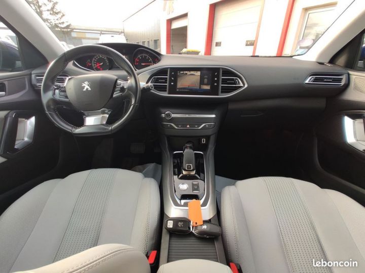 Peugeot 308 SW 1.2 puretech 130 eat8 allure, attelage, xénon, camera Autre - 5