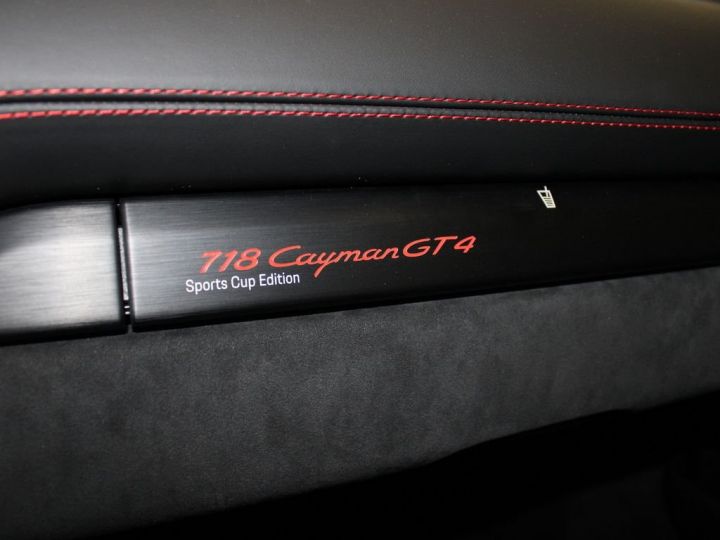 Porsche 718 Cayman GT4 sports Cup Edition limitée 1/100 blanc - 9