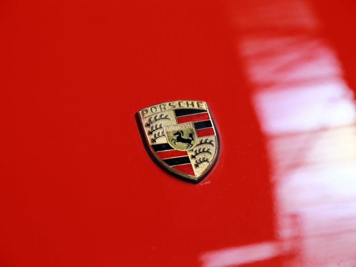 Porsche 911 PORSCHE 911 CARRERA 3.2 TARGA / SIEGES SPORT /CHASSIS SPORT / AILERON /47500 KMS CERTIFIES Rouge Indien - 8