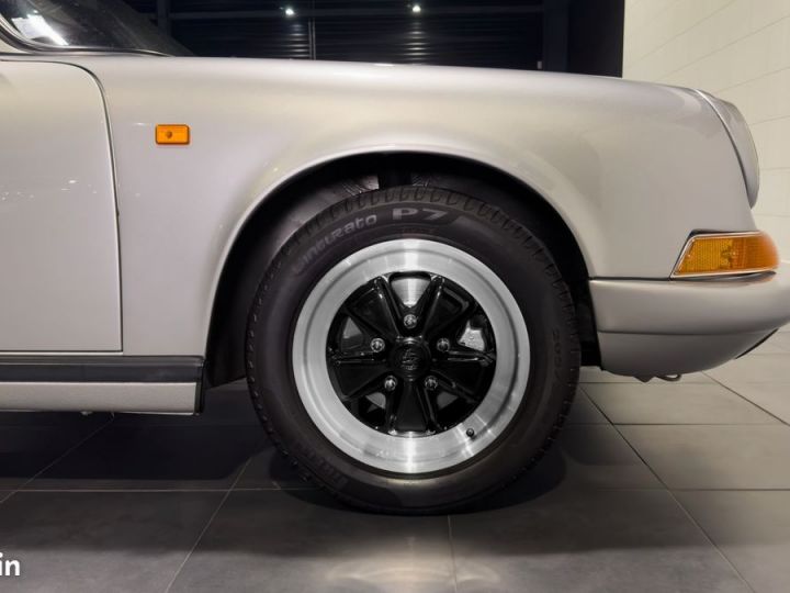 Porsche 911 SC 3.0 Targa Backdate 204 – Immat France Entièrement restaurée 96 962 Km Argent - 6