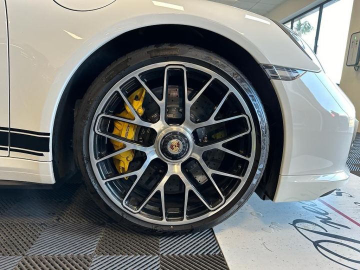 Porsche 911 TURBO S 560 CV Origine France Carnet a jour 1594,89 euros par mois  Blanc - 9