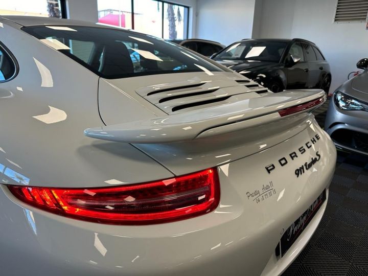 Porsche 911 TURBO S 560 CV Origine France Carnet a jour 1594,89 euros par mois  Blanc - 29