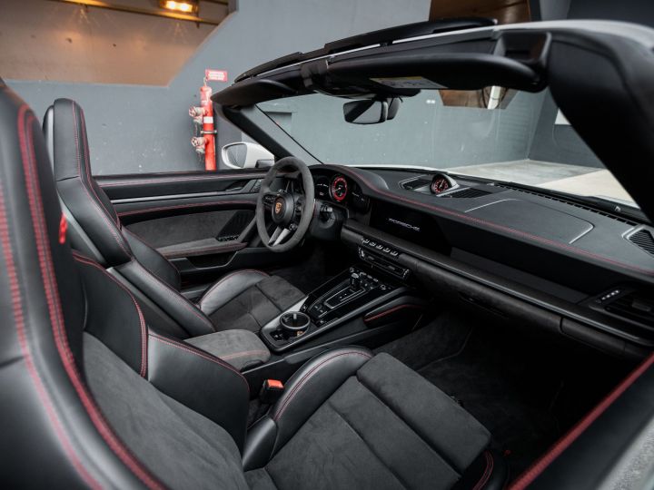 Porsche 911 TYPE 992 TARGA 4 GTS PDK 480 CV - MONACO Craie - 14