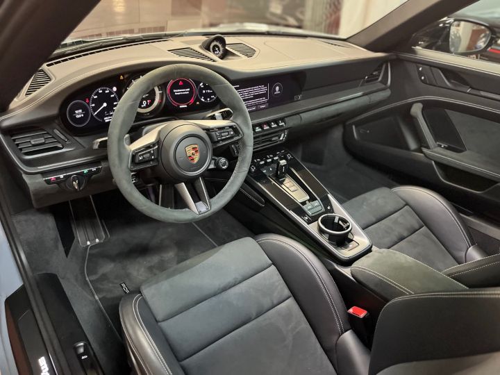 Porsche 992 TARGA 3.0 480 4 GTS PDK GRIS - 42