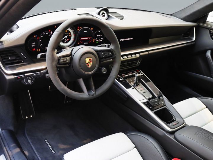 Porsche 992 Turbo S intérieur exclusif  - 4