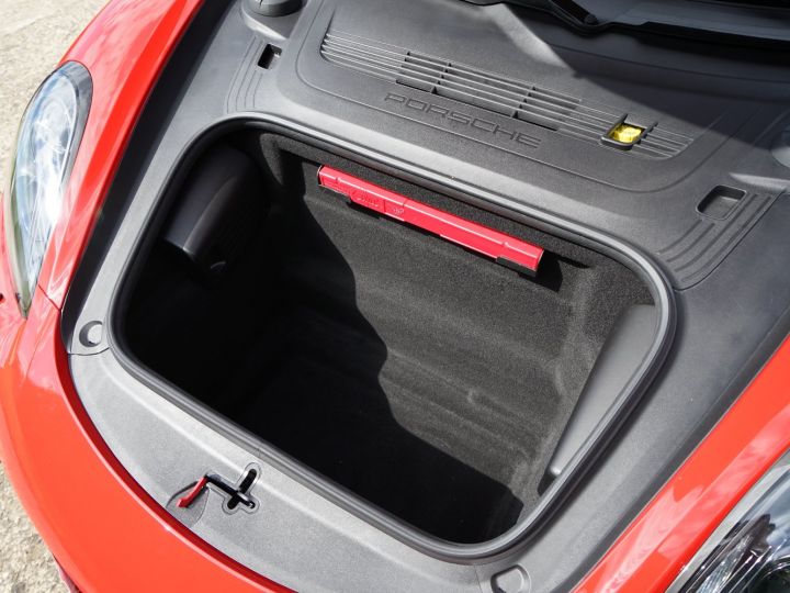 Porsche Boxster 981 GTS PDK - Parfaitement Optionné (Pack Intérieur GTS, Carbone, Sièges Sport Plus, BOSE, ...) - Carnet 100% PORSCHE - Révisée 07/2024 - Gar. 12 Mois Rouge Indien - 23