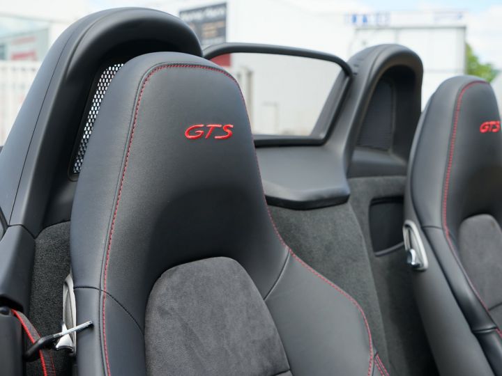 Porsche Boxster 981 GTS PDK - Parfaitement Optionné (Pack Intérieur GTS, Carbone, Sièges Sport Plus, BOSE, ...) - Carnet 100% PORSCHE - Révisée 07/2024 - Gar. 12 Mois Rouge Indien - 35